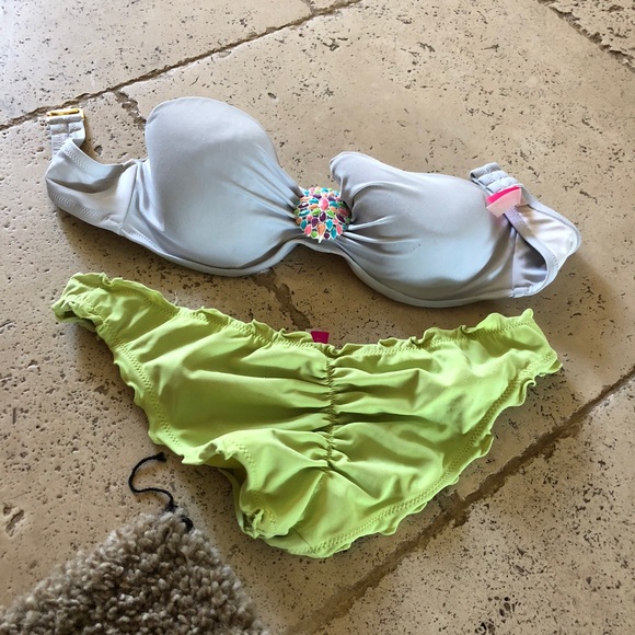 Bathing suits - Picture 3 of 8